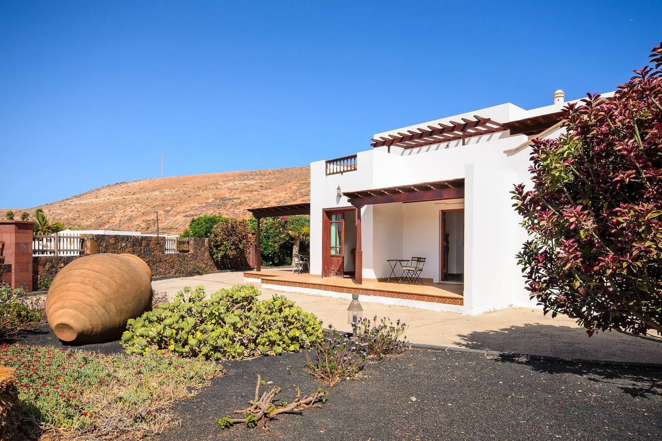 Tranquil Country Estate “Finca Remedios” with Terrace, Garden & Wi-Fi in Los Valles, Teguise