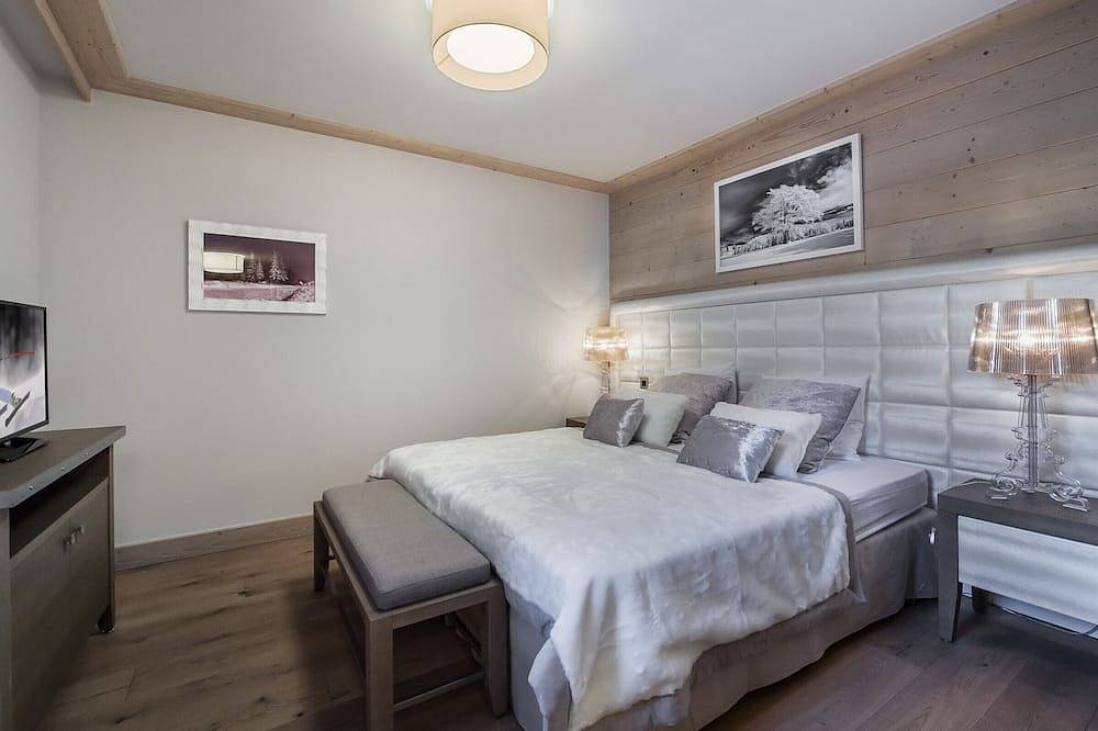 Entire apartment, Modern comfort near slopes in Courchevel, 6 people in Saint-Bon-Tarentaise, Les Trois Vallées
