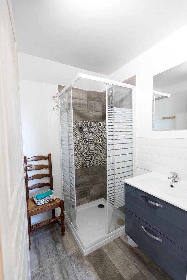 Hôtel pour 6 personnes, avec jacuzzi ainsi que jardin et sauna à Chastreix - 3