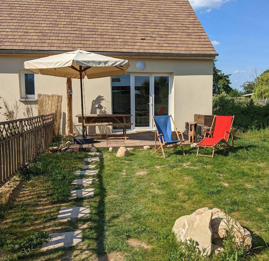Le Rocky Lodge Large cottage with wooden deck and private garden next to Fontainebleau Forest in Achères-la-Forêt, Parc naturel régional du Gâtinais français