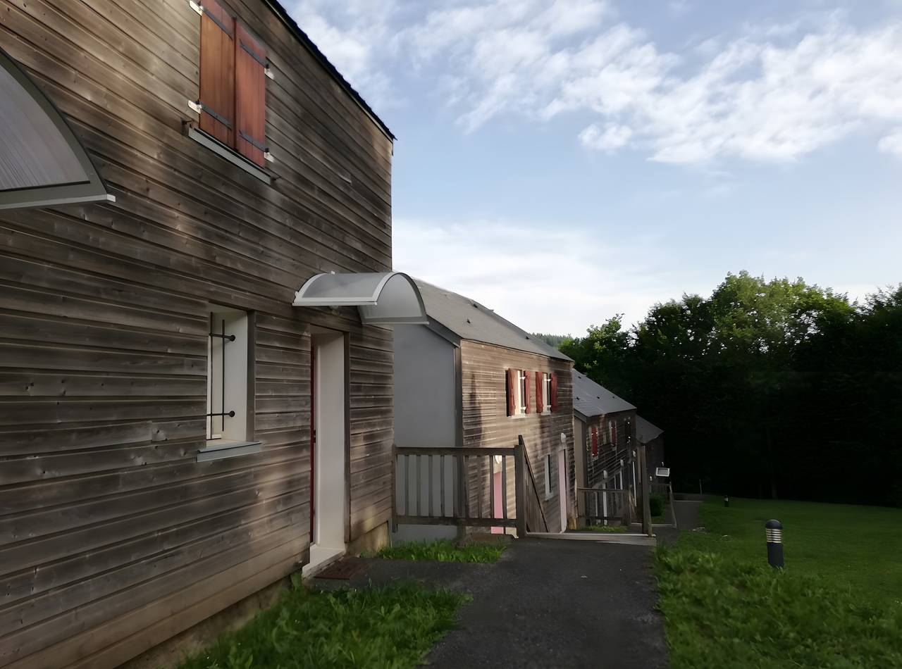 Casa de vacaciones 'Dúplex cerca del lago de la Raviège' con terraza privada y jardín privado in La Salvetat-sur-Agout, Region de Béziers