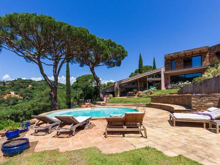 Villa pour 10 personnes, avec Balcon et Terrasse ainsi que Jardin et Piscine dans Gigaro