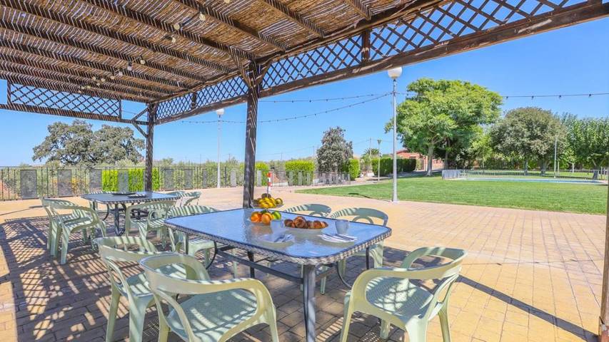 Casa rural para 9 personas, con Terraza además de Jardín y Piscina en La Carlota - 3