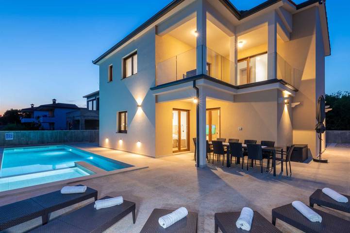 Villa mit pool für 10 Personen, mit Terrasse und Garten sowie Pool in Istrien