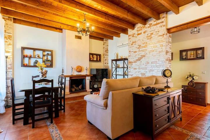 Gîte pour 9 personnes, avec terrasse et piscine, animaux acceptés