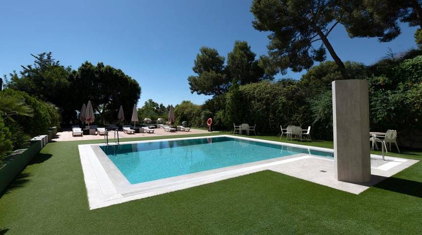 Hotel para 2 personas, con jardín además de vistas y piscina, Se admiten mascotas - 1