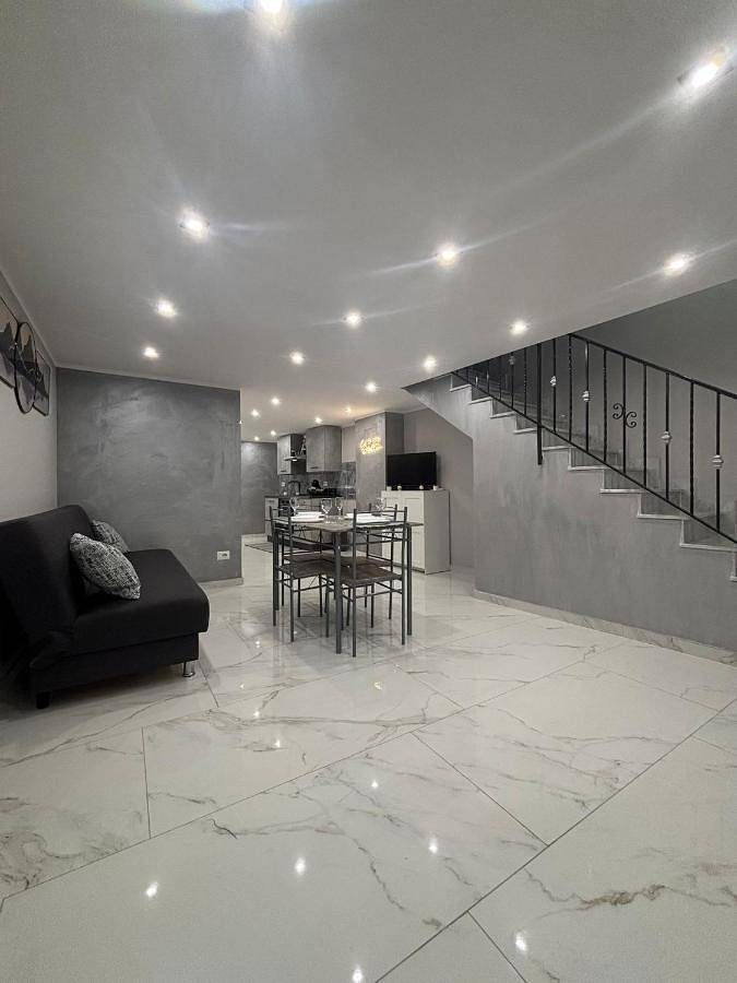 Ferienhaus für 6 Personen, mit Balkon und Ausblick, kinderfreundlich in Catania - 2