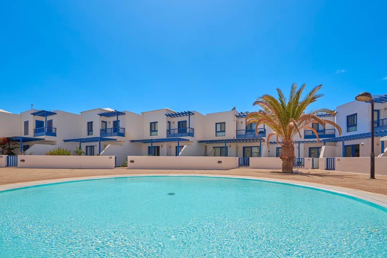 Entire apartment, Vacation 'Duplex Ilic Sea Views, Front Line' with Private Pool, Private Terrace and Wi-Fi in Playa Blanca, Yaiza