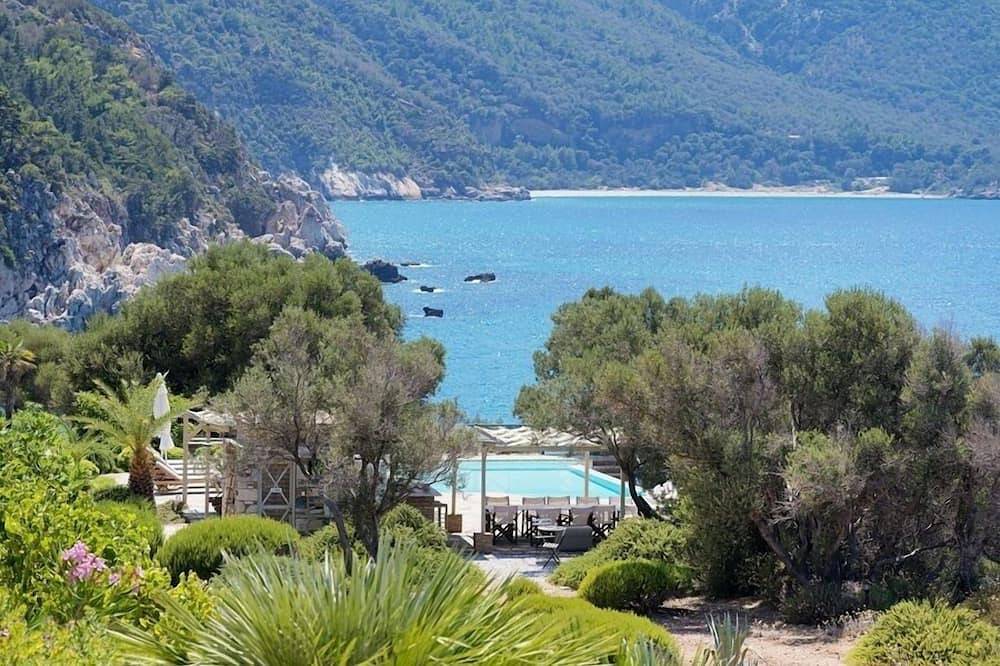 Villa for 8 People in Samos
