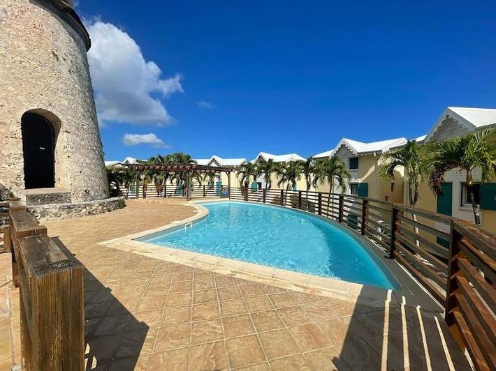 Gîte pour 7 personnes, avec piscine et terrasse dans Plage de Bois Jolan