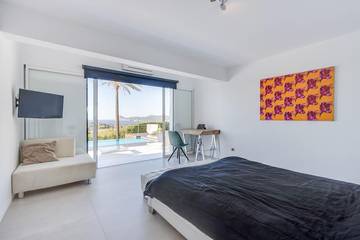 Villa for 12 People in Cala Tarida, Sant Josep de sa Talaia, Photo 1