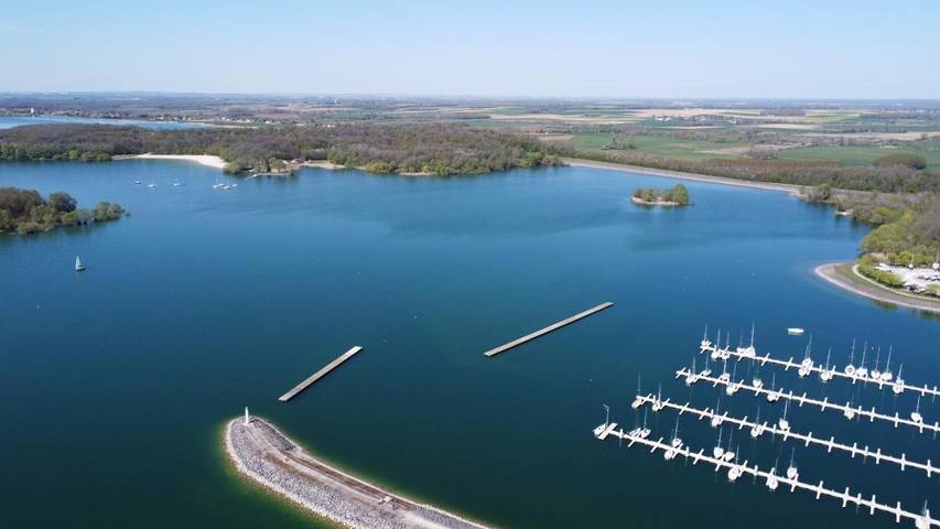 Bateau pour 6 personnes, avec terrasse ainsi que vue sur le lac et vue dans Grand Est - 3