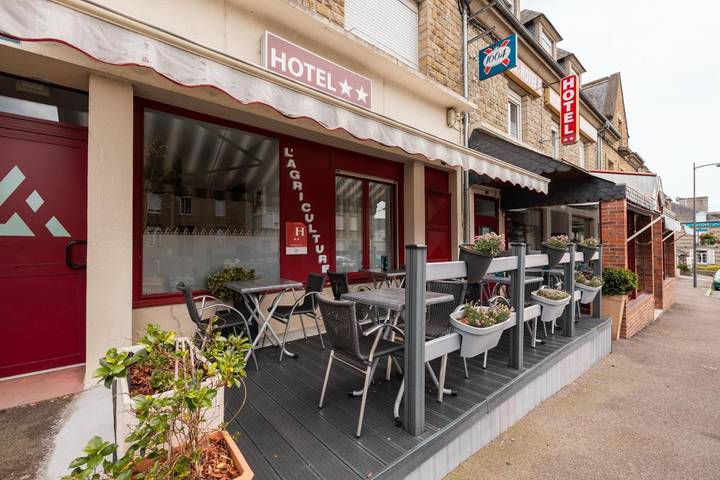 Hôtel pour 2 personnes, avec terrasse et jardin, animaux acceptés à Saint-Hilaire-du-Harcouët