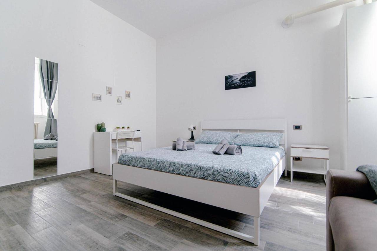 Downtown Rooms in Como, Comer See
