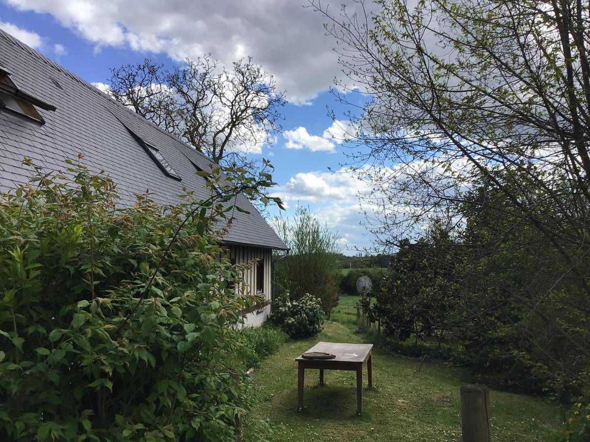 Three-Bedroom House in Écaquelon, Région de Bernay