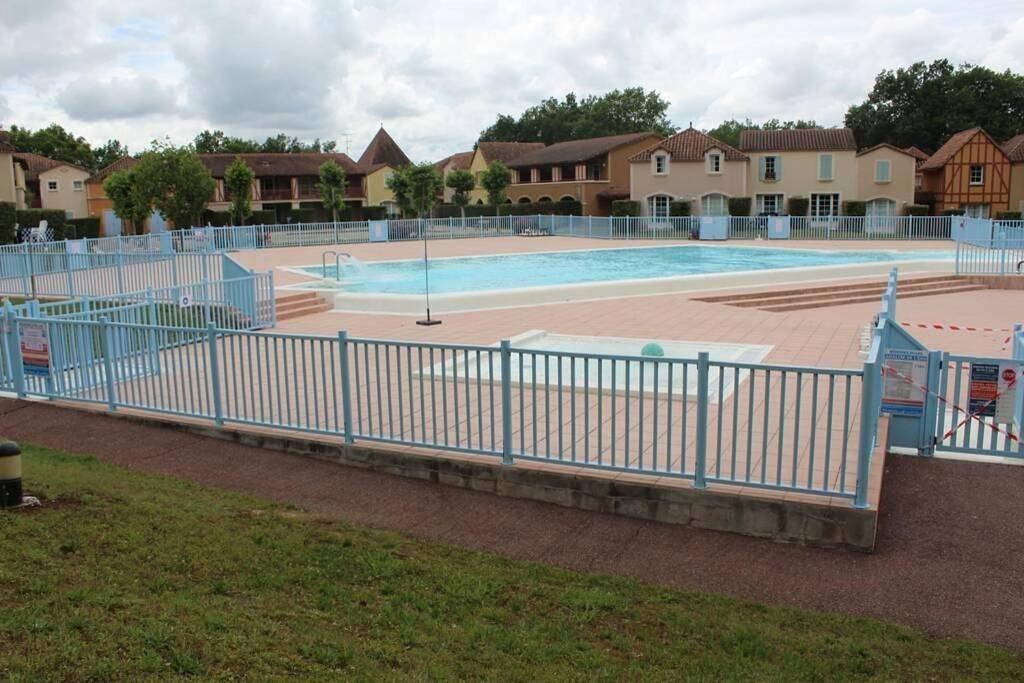 Appartement entier, Apartment with Terrace in Monflanquin, Région de Villeneuve-sur-Lot