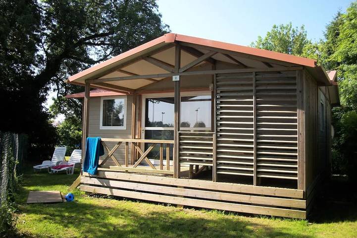 Chalet pour 6 personnes, avec sauna ainsi que terrasse et piscine