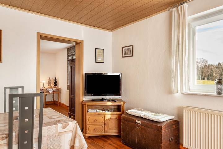 Entire apartment, Apartment 'Möblierte Wohnung Ferienwohnung' with Shared Terrace, Shared Garden and Wi-Fi in Aicha vorm Wald, Eastern Bavaria