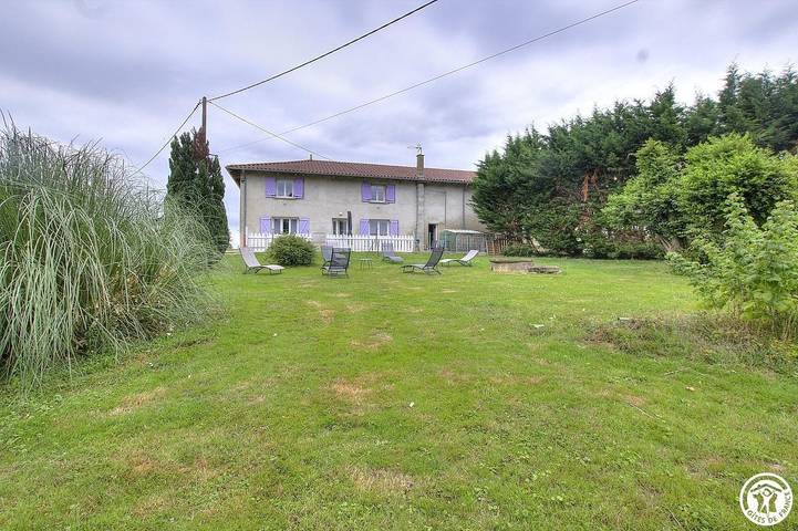 Gîte pour 11 personnes, avec terrasse et jardin