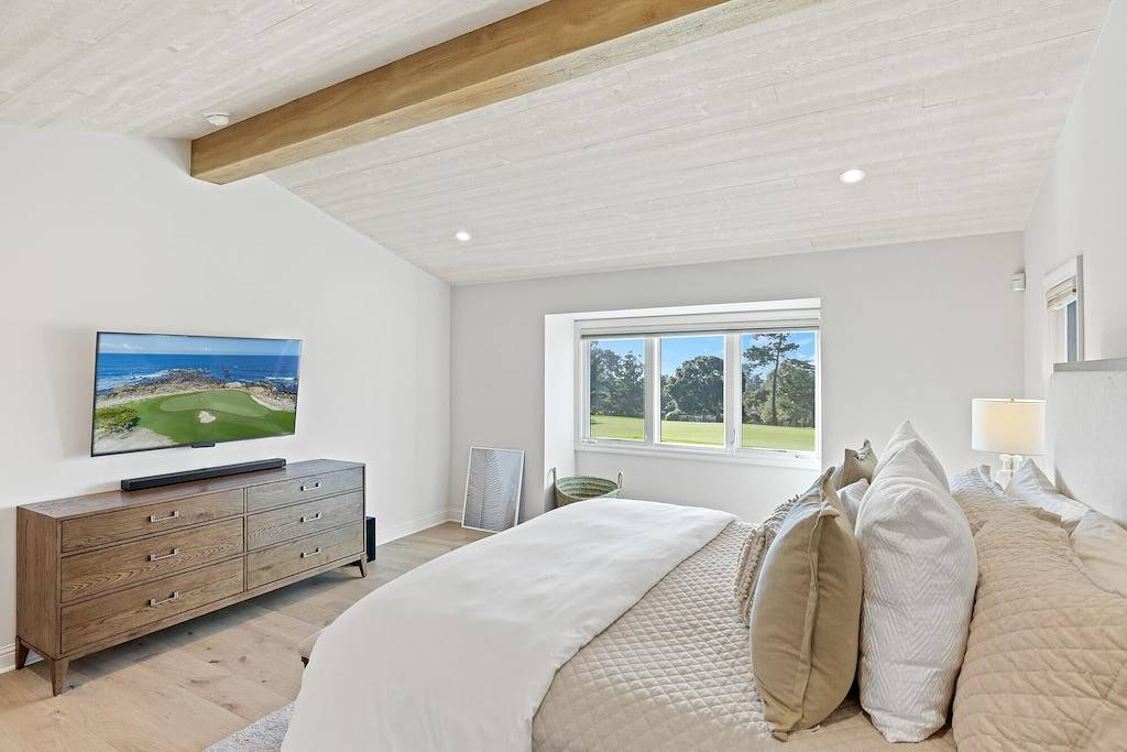 Casa Del Sol: New Three Bed 3 Bath overlooking Mpcc Fairway in Monterey County