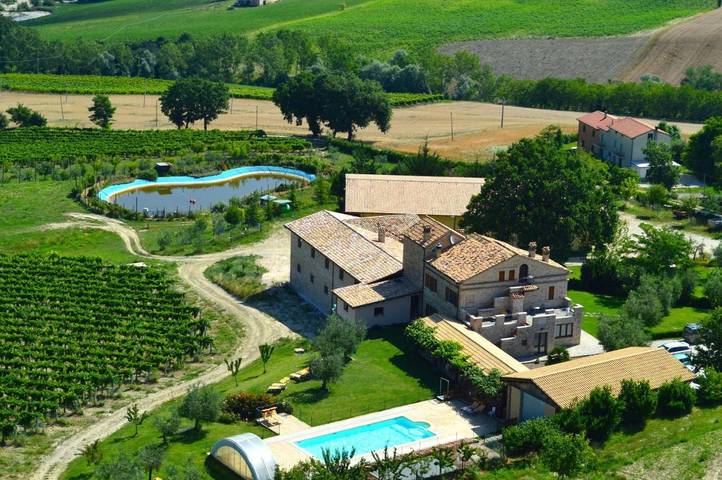 Maison d’hôte pour 2 personnes, avec Terrasse et Jardin ainsi que Piscine et Vue sur le lac