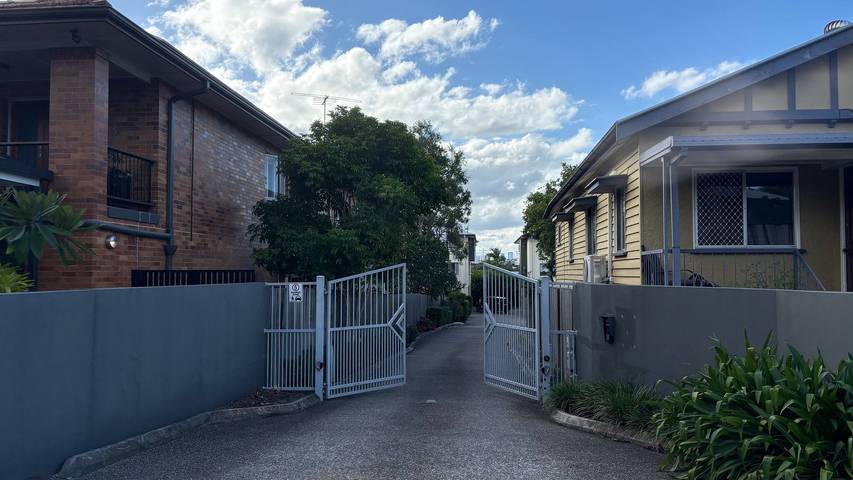 Ganze Wohnung, Großes Zimmer in einer geräumigen und komfortablen Innenstadtwohnung in Brisbane, Queensland