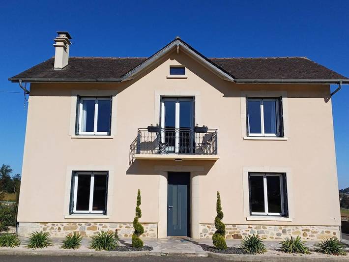 Appartement de vacances pour 14 personnes, avec Balcon et Terrasse ainsi que Jardin et Piscine à Asson