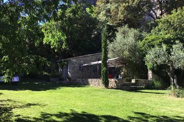 Gîte pour 2 personnes, avec piscine ainsi que jardin et terrasse à Le Beaucet
