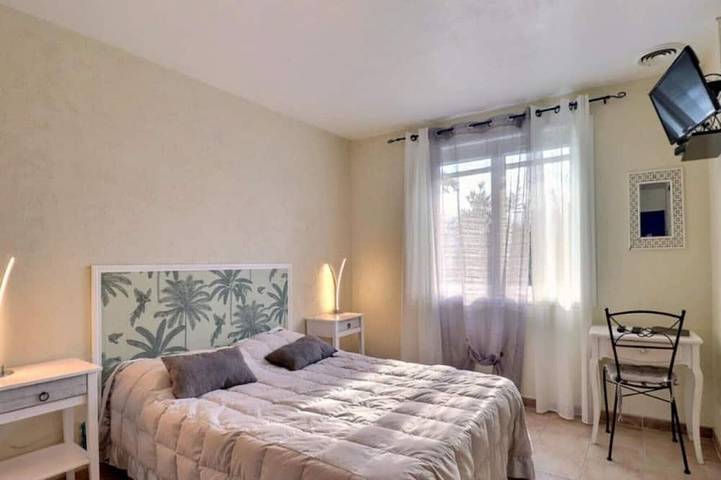 Location de vacances pour 2 personnes, avec piscine et jardin à Saint-Fortunat-sur-Eyrieux - 2