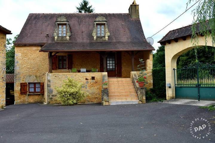 Location de vacances pour 14 personnes, avec piscine et terrasse, animaux acceptés à Villefranche-du-Périgord