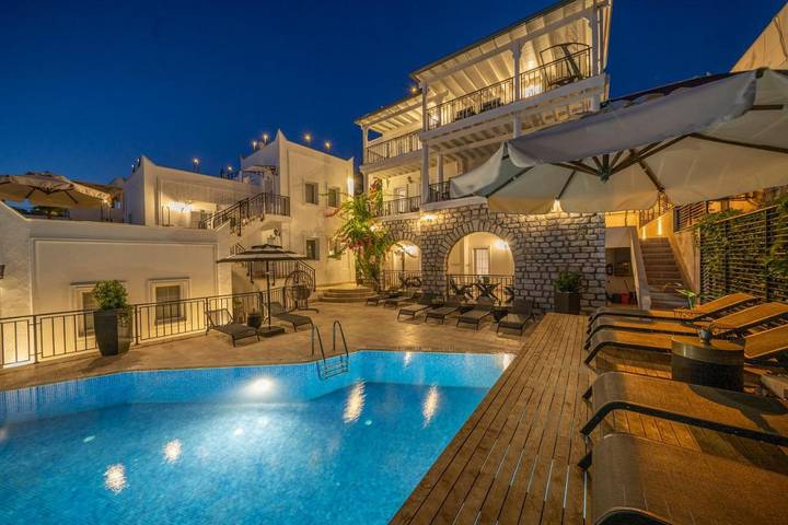 Appart’hôtel pour 2 personnes, avec piscine ainsi que jardin et vue à Bodrum