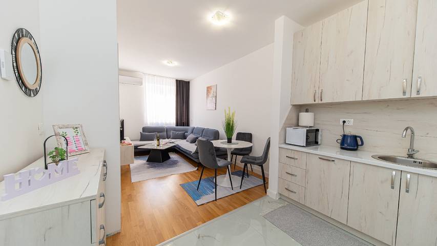 Apartamento entero, Apartamento de vacaciones para 4 personas con balcón/terraza in Bar, Montenegro Coast