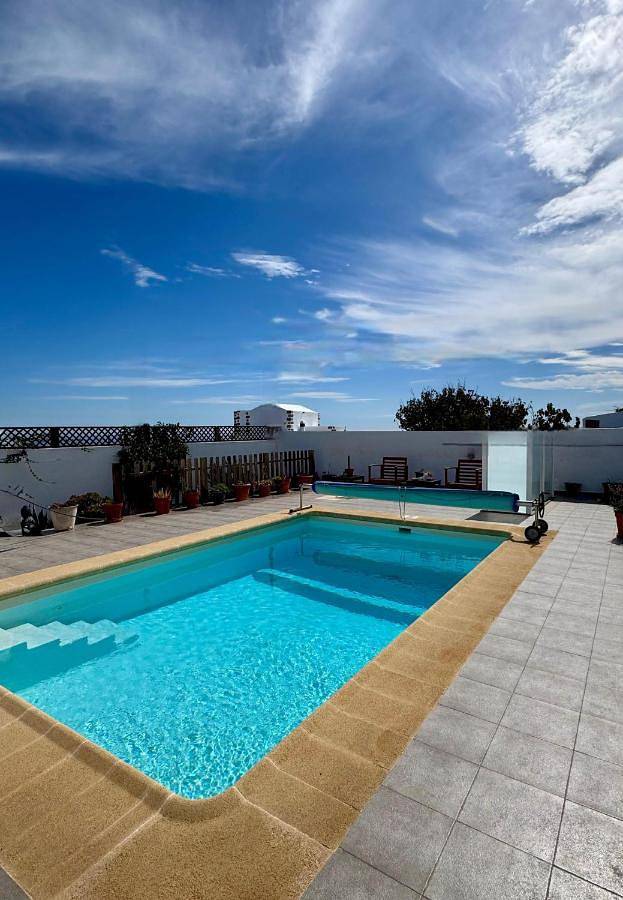 Apartamento de vacaciones para 3 personas, con vistas además de piscina y jardín - 1