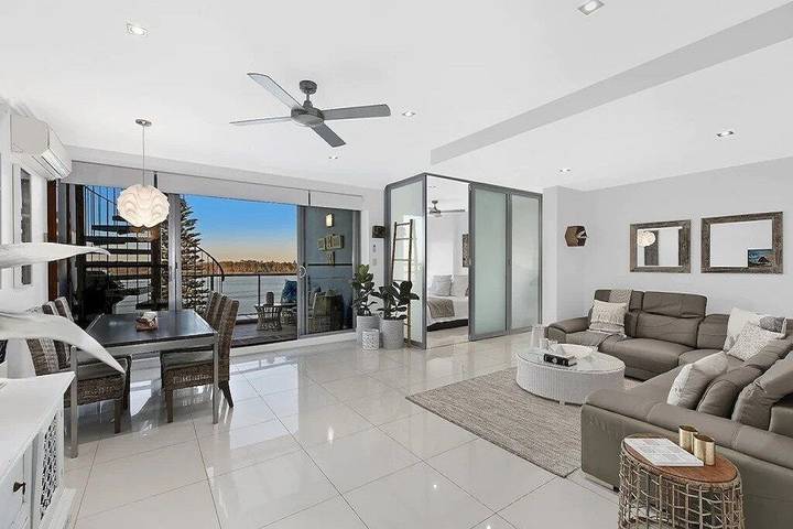 Holiday rental for 6 people, with balcony and pool as well as hot tub in The Entrance