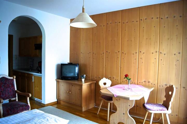 Ferienwohnung für 2 Personen, mit Balkon und Garten sowie Sauna, kinderfreundlich in Kössen - 2