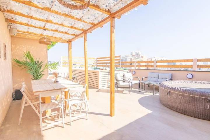 Gîte pour 7 personnes, avec jacuzzi ainsi que terrasse et piscine à Netanya - 4