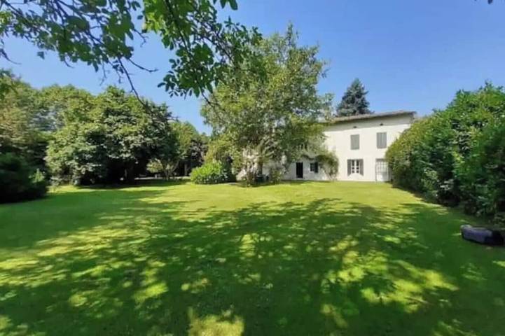 Gîte pour 4 personnes, avec terrasse et jardin à Saint-Seurin-de-Prats