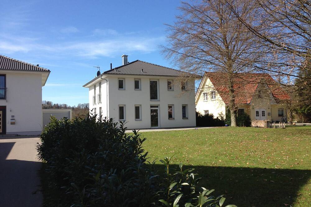 Ferienvilla exklusiv! Zentral in der Ortsmitte und einzigartigem Landblick in Deggenhausertal, Region Bodensee-Oberschwaben