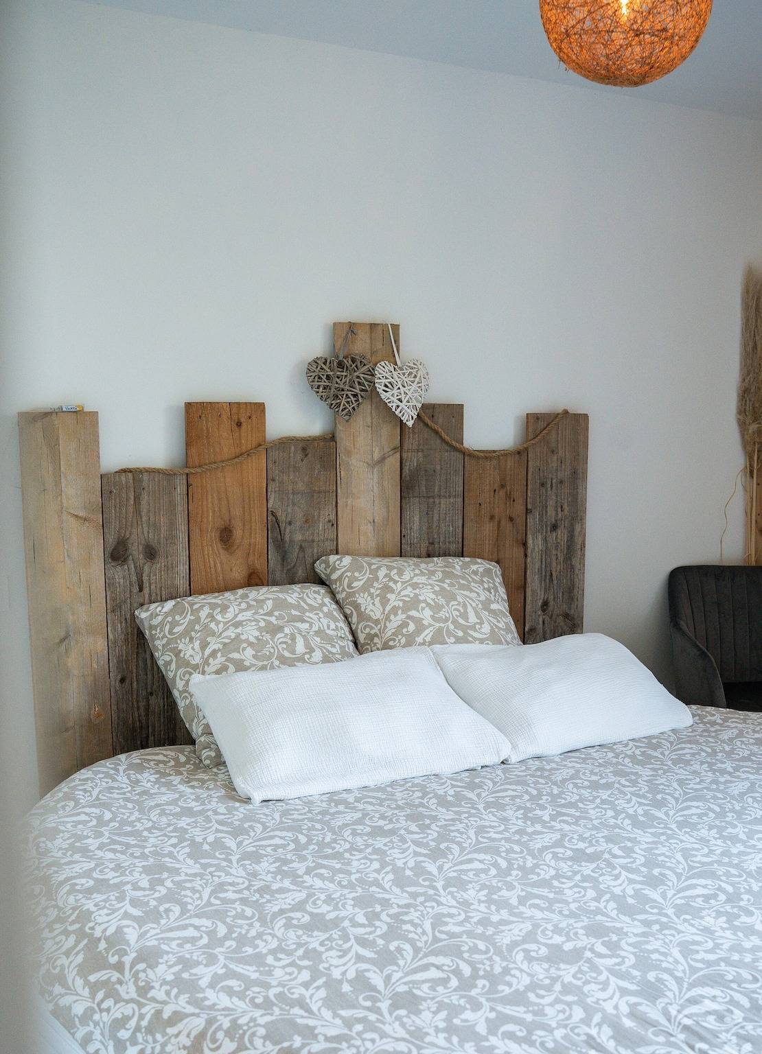 Chambre d’hôtes « Loft Bois » avec terrasse partagée, Wi-Fi et climatisation in Saint-Savin (Gironde), Région de Blaye