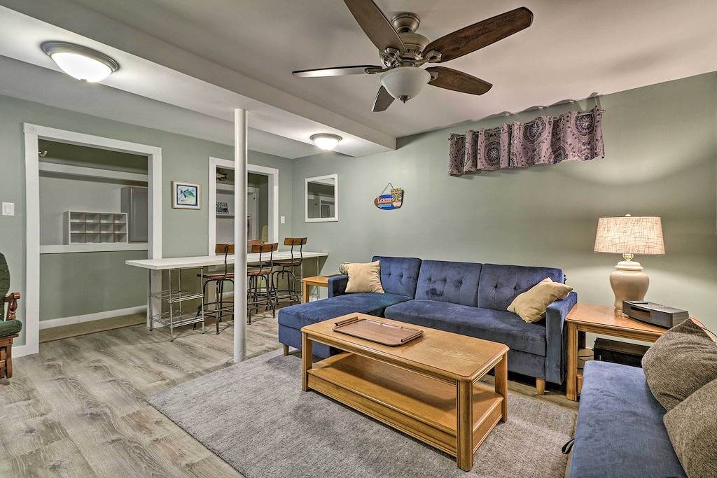 Neu! Küstenurlaub mit Veranda, in der Nähe von Niantic Beach! in Connecticut