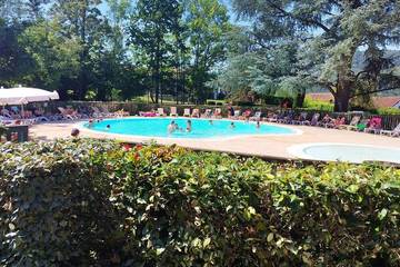 Gîte pour 5 personnes, avec terrasse et piscine à Uhart-Cize