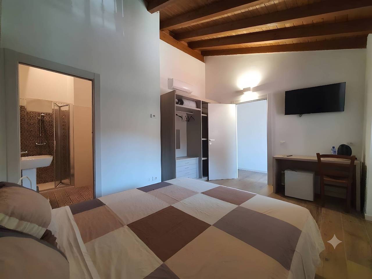 'La Cà De' Mi Vecc' con terrazza privata e Wi-Fi in Fino Mornasco, Provincia di Como