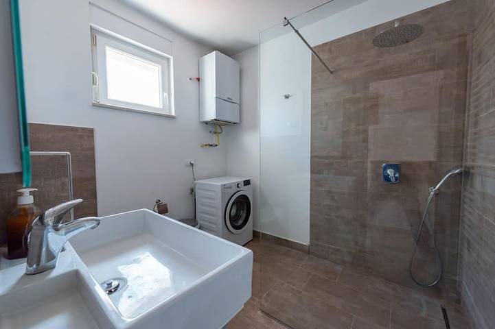 Entire apartment, Large family apartment with private pool in Pula-Medulin, Pula