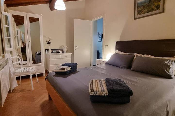 Appartamento intero, Bellissimo appartamento restaurato con 2 camere da letto e piscina a sfioro in Peccioli, Pisa e dintorni
