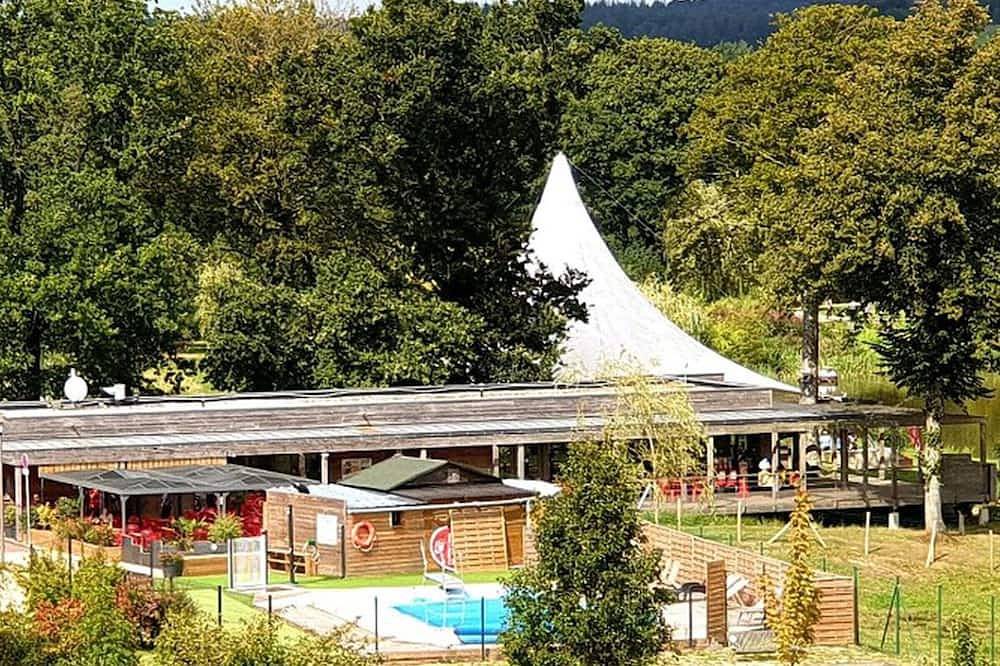 Mobil-home acogedor con terraza en Loudéac in Loudéac, Côtes-d'Armor