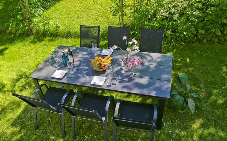 Lägenhet för 7 Personer, med utsikt och trädgård, med husdjur i Partille