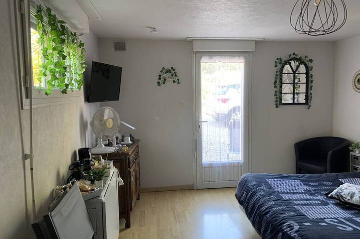 Location de vacances pour 3 personnes, avec piscine et jardin dans Rilhac-Rancon - 2