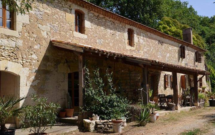 Chambre d’hôtes pour 4 personnes, avec Terrasse ainsi que Jardin et Vue à Biran