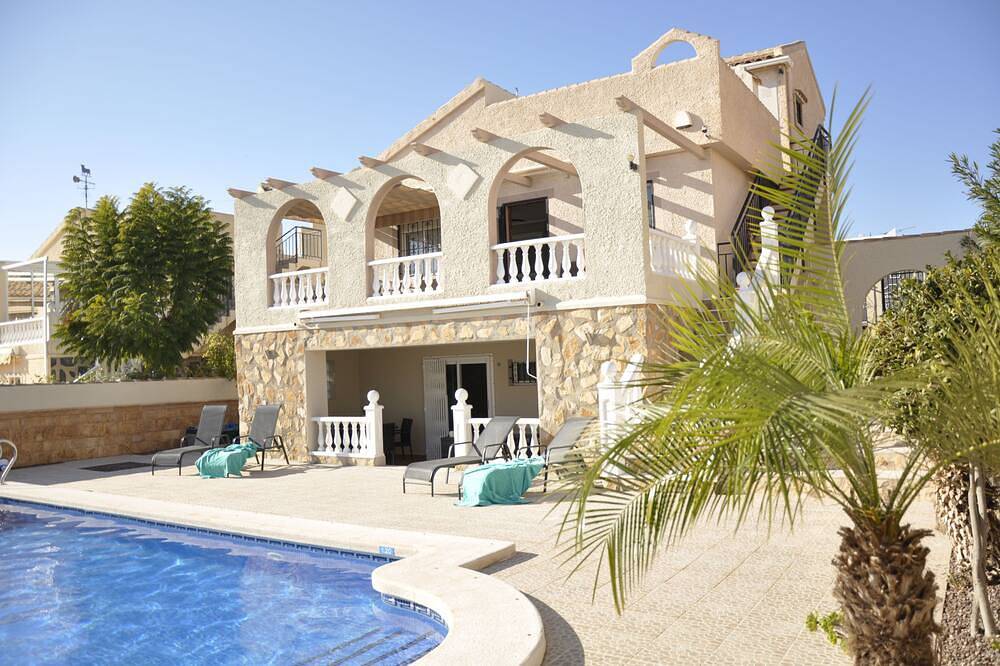Luxe 6P Kindervriendelijke Villa met Zwembad, Airco, Internet Wifi, Alarm en Bbq in Camposol (Mazarrón), Mazarrón