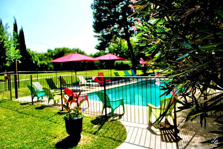 Gîte pour 24 personnes, avec jardin ainsi que piscine et terrasse, animaux acceptés à Sauzet - 4